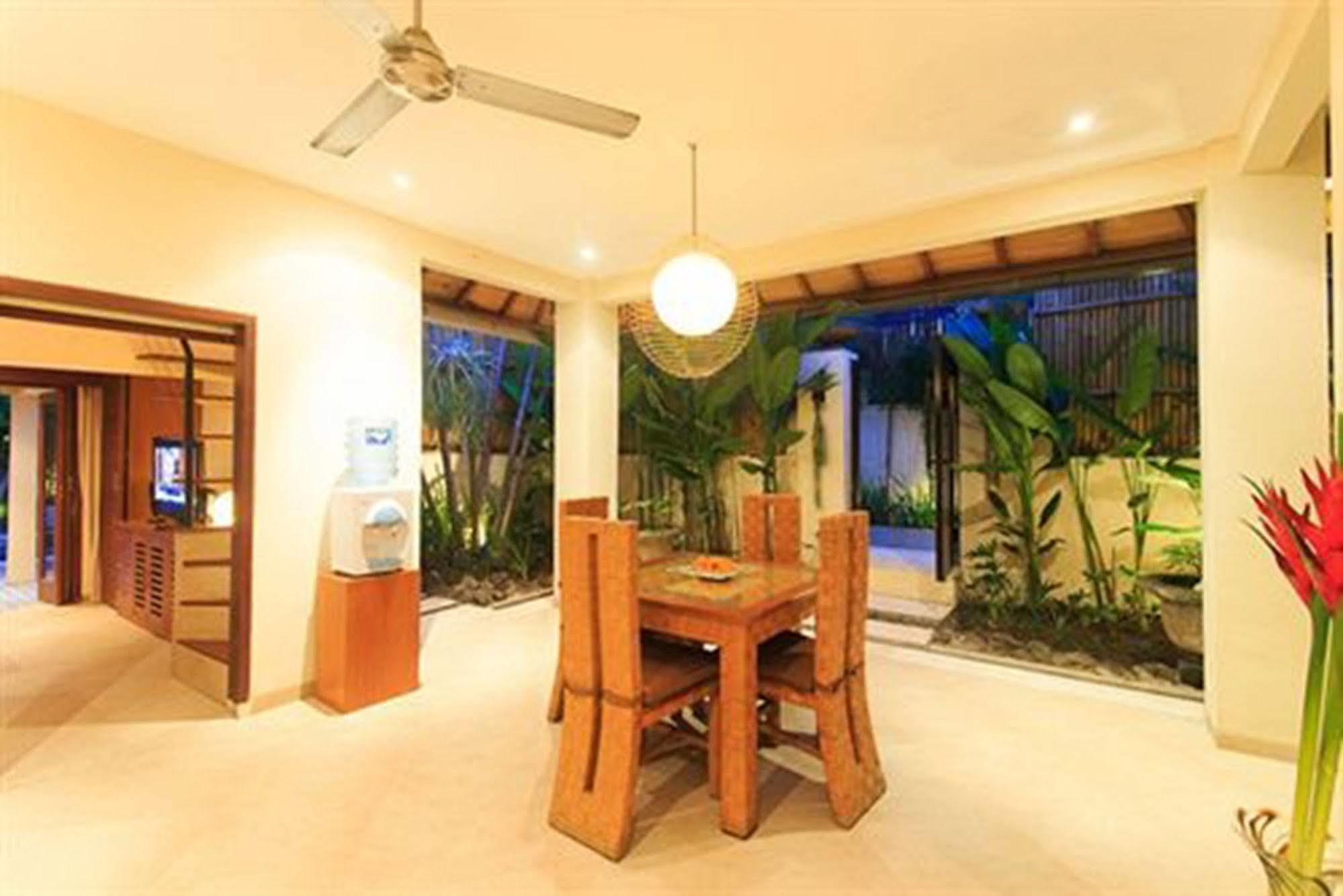 Villa Seriska Seminyak Buitenkant foto